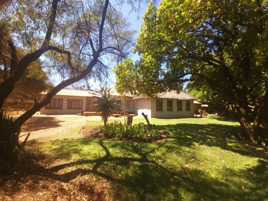 To Let 4 Bedroom Property for Rent in Hartbeespoort Rural North West